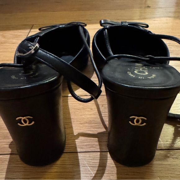 Chanel satin & lambskin leather slings - Picture 4 of 7